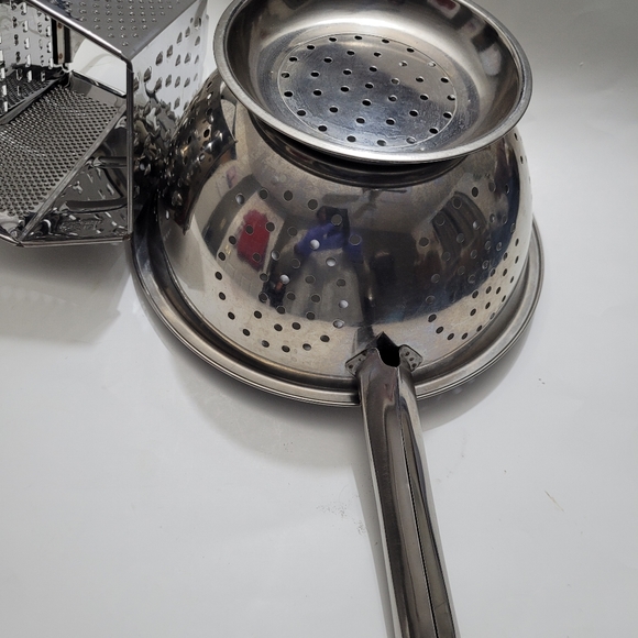 6 sided stainless steel grater with bonus drainer - Picture 4 of 10